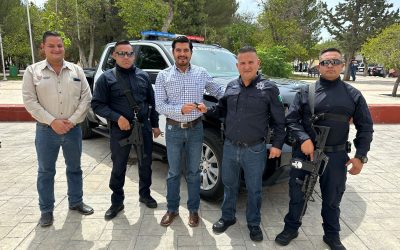 Entrega Arteaga dos patrullas a Dirección de la Policía Municipal