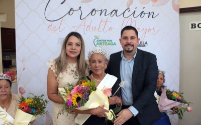 Coronan adultas mayores a reina del DIF ArteagaArteaga, Coahuila.-