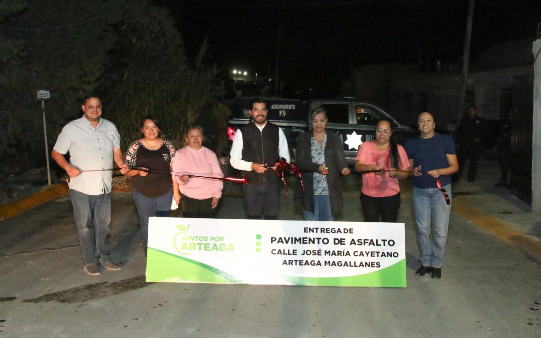 Entrega de calle pavimentada José María Cayetano Arteaga Magallanes