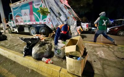 Intensifica Arteaga labores de limpieza dominical en la Alameda Venustiano Carranza