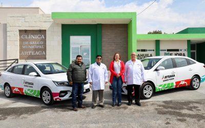Refuerza Arteaga atención clínica con entrega de unidades móviles para Servicio Médico Itinerante